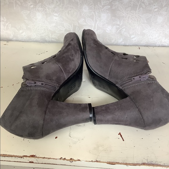 Grey Booties - Picture 3 of 7